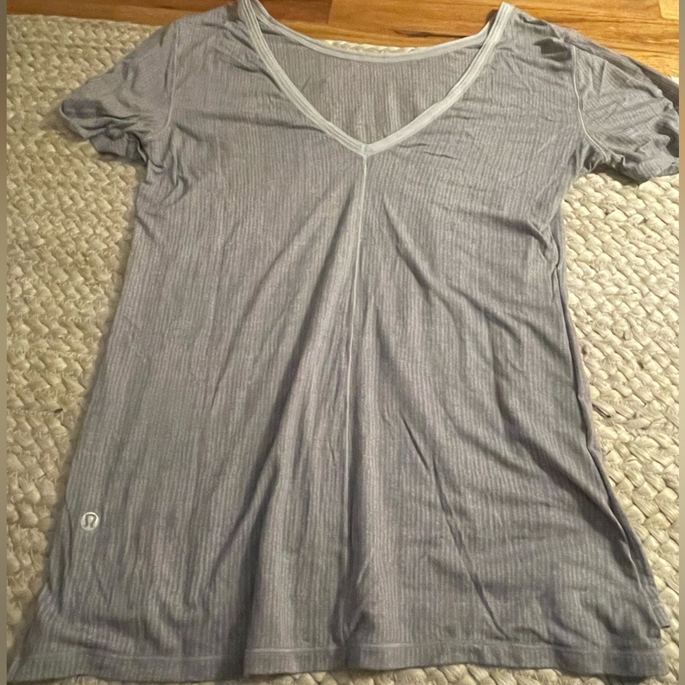 Lululemon t-shirt